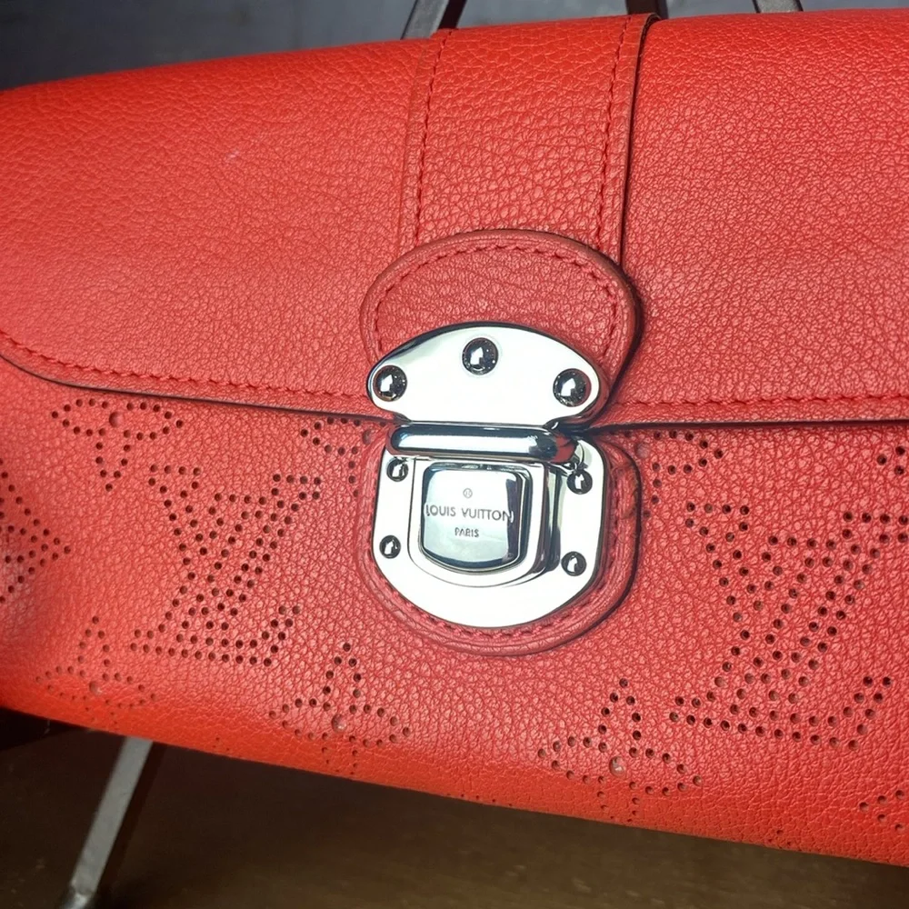Louis Vuitton Mahina portefeuille Iris leather long wallet